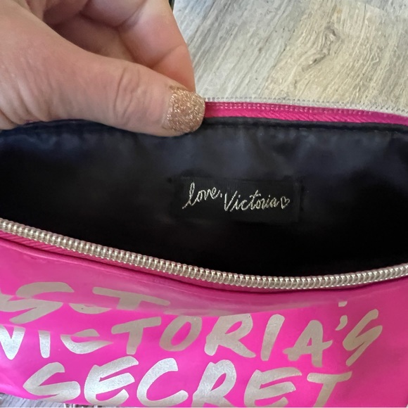 Victoria’s Secret toiletry and make up bag - Picture 3 of 5